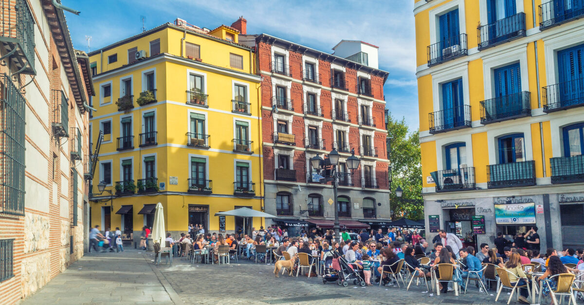 Taverns for tapas along Cava Baja, Madrid
